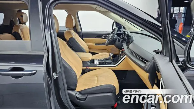 Kia Carnival Generation 4 — Фото автомобиля 11