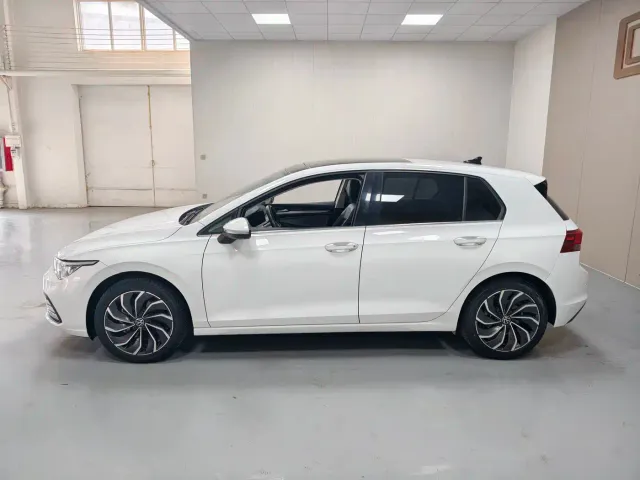 Volkswagen Golf — Фото автомобиля 7