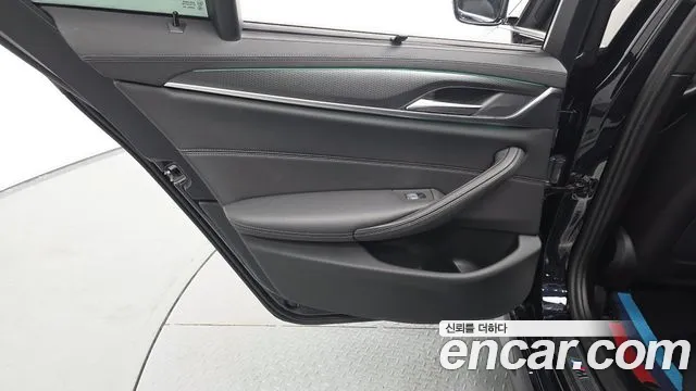 BMW 5-Series — Фото автомобиля 23