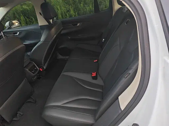 Hongqi E-QM5 — Фото автомобиля 16