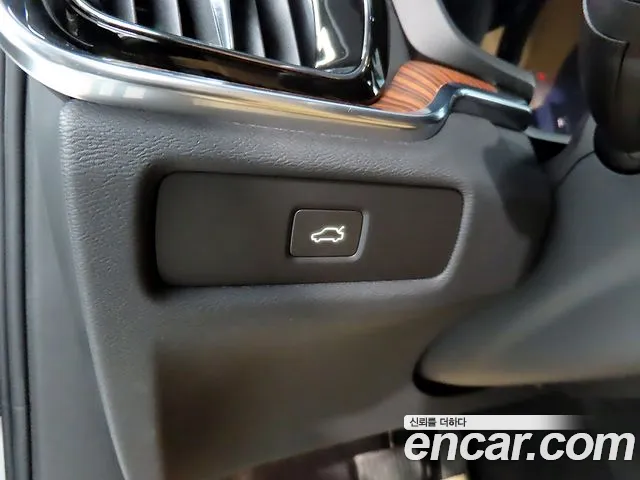 Volvo V60 Cross Country 2nd Gen — Фото автомобиля 14
