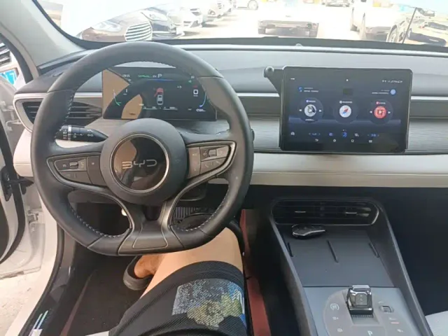 BYD Seal 05 DM-i — Фото автомобиля 9