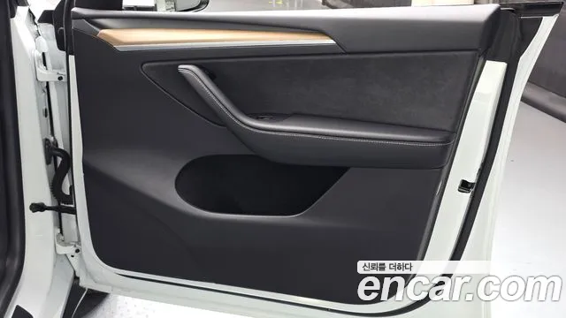 Tesla Model Y — Фото автомобиля 14