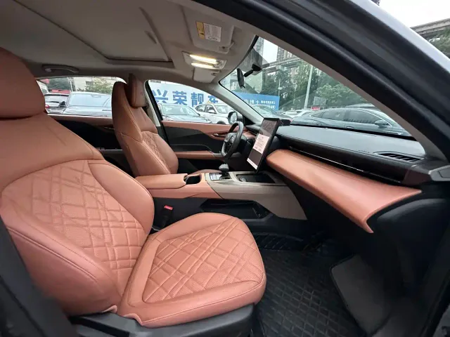 Changan Qiyuan A05 — Фото автомобиля 17