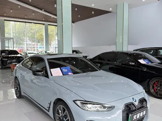 BMW i4 — Фото автомобиля 2