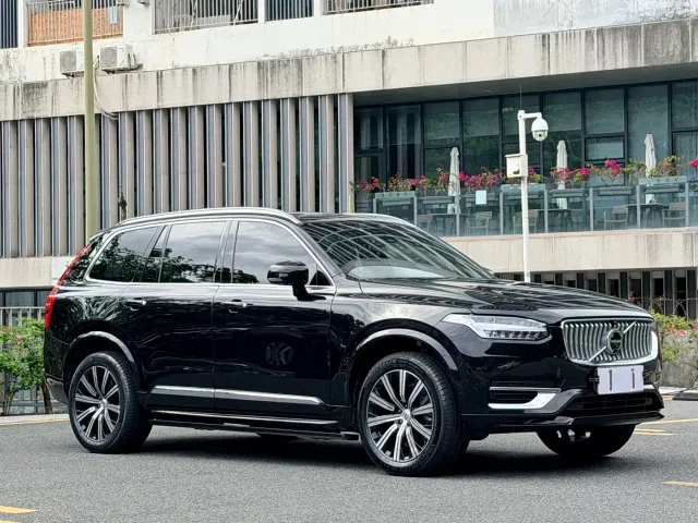 Volvo XC90 — Фото автомобиля 3