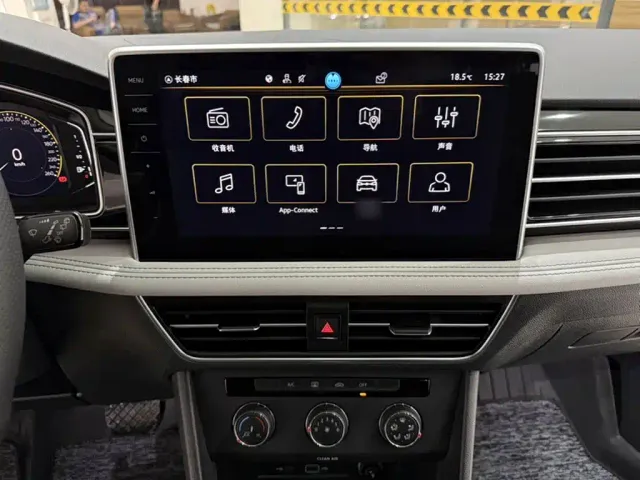 Volkswagen Tiguan L — Фото автомобиля 14