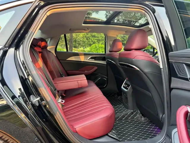 Hongqi H5 — Фото автомобиля 14