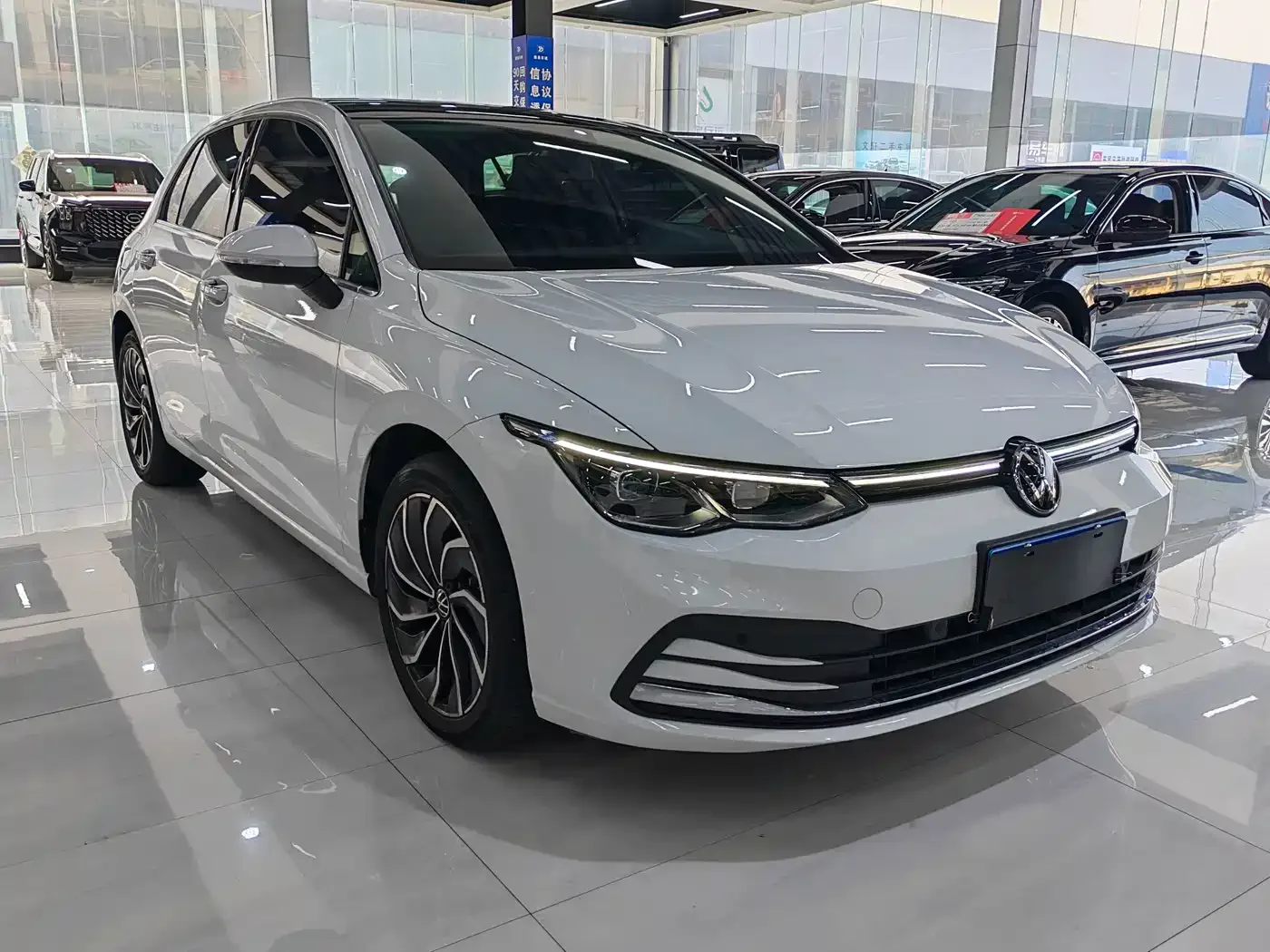 Volkswagen Golf 2021 280TSI DSG 30th Anniversary Edition — Фото автомобиля 3