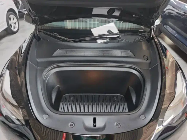 Tesla Model Y — Фото автомобиля 19