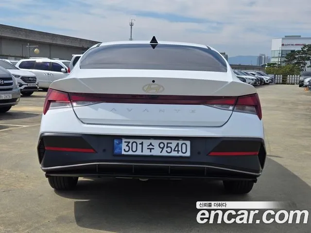 Hyundai Avante CN7 — Фото автомобиля 4