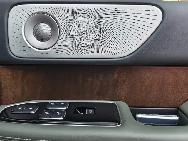 Lincoln Navigator — Фото автомобиля 18