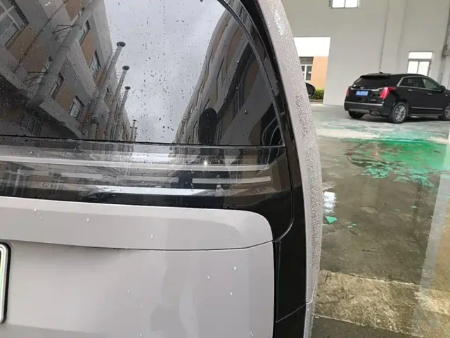 Li Auto MEGA — Фото автомобиля 7