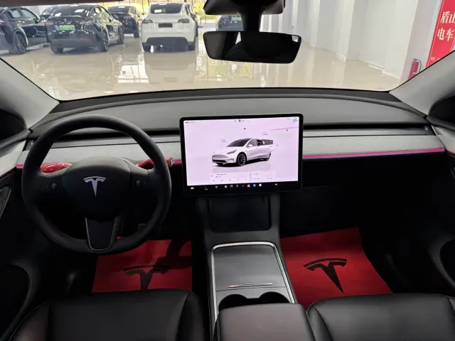 Tesla Model Y — Фото автомобиля 7