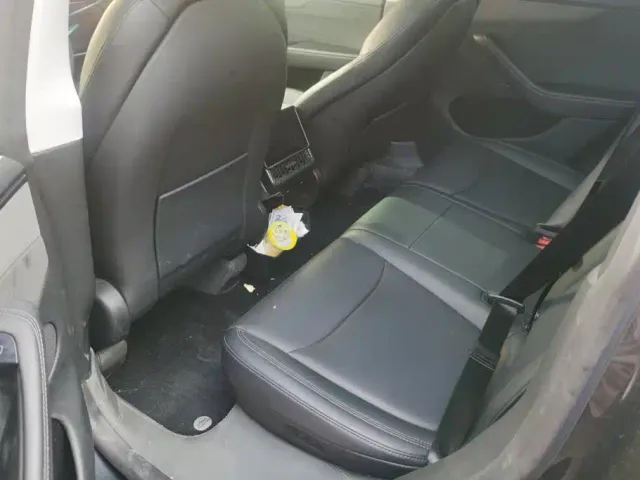 Tesla Model Y — Фото автомобиля 11