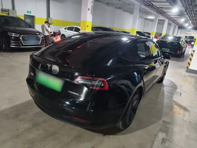 Tesla Model 3 — Фото автомобиля 6