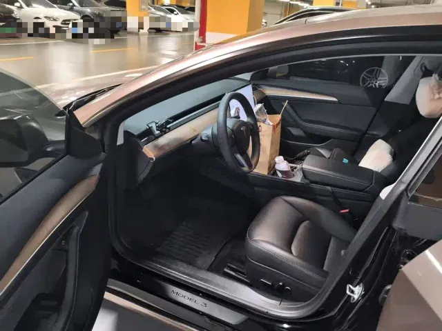Tesla Model 3 — Фото автомобиля 12