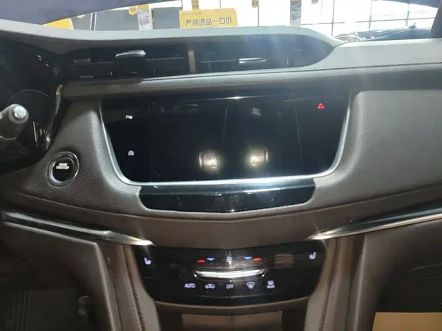 Cadillac XT5 — Фото автомобиля 12