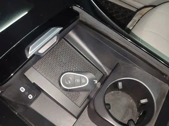 Mercedes-Benz EQE SUV — Фото автомобиля 12
