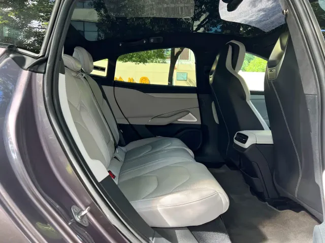 Xiaomi SU7 — Фото автомобиля 10