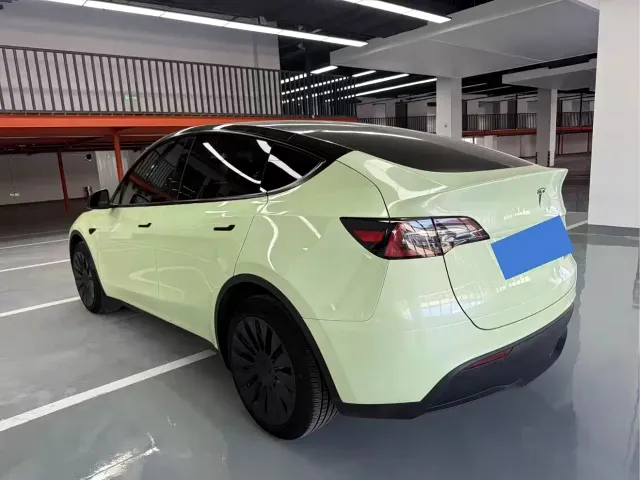 Tesla Model Y — Фото автомобиля 13
