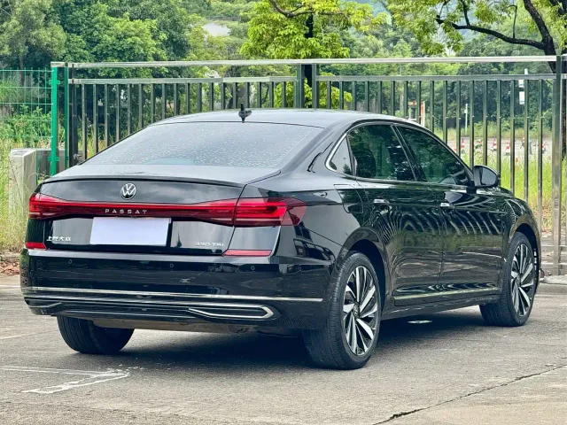 Volkswagen Passat — Фото автомобиля 16