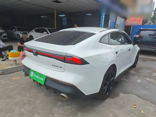 Changan Changan UNI-V 2023 1.5T Luxury Edition — Фото автомобиля 6