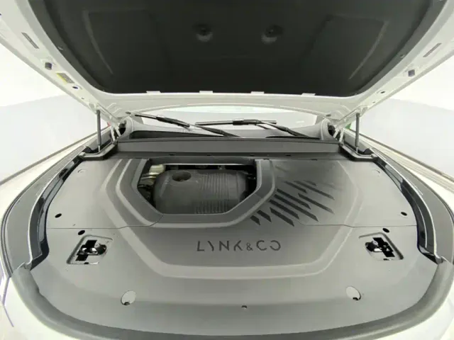 Lynk & Co 900 — Фото автомобиля 12