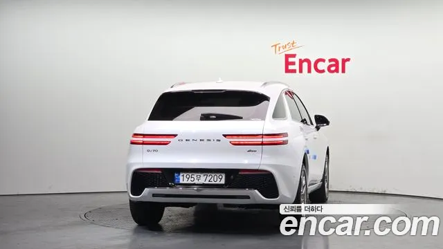 Genesis GV70 — Фото автомобиля 4