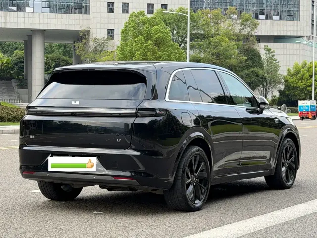 Li Auto L7 — Фото автомобиля 15
