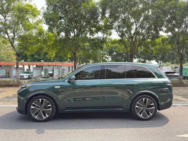 Li Auto L8 — Фото автомобиля 4