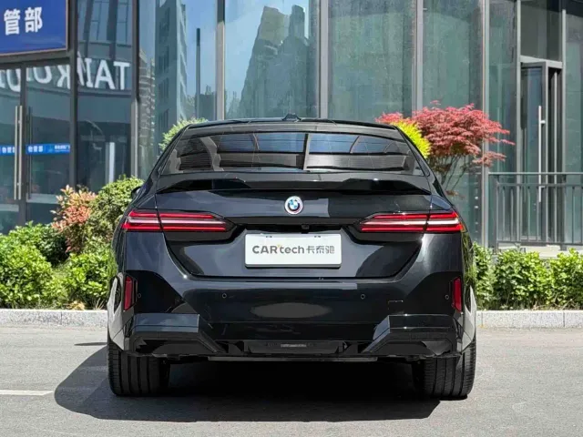 BMW 5 Series — Фото автомобиля 4