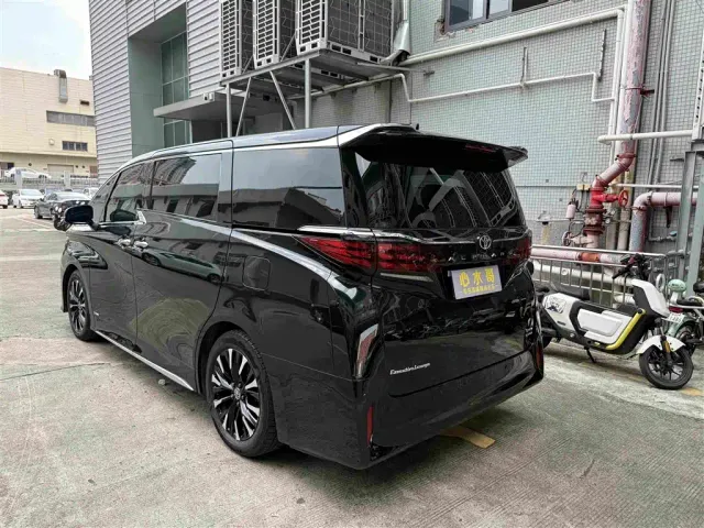 Toyota Alphard — Фото автомобиля 3