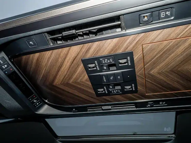 Lexus LM — Фото автомобиля 29