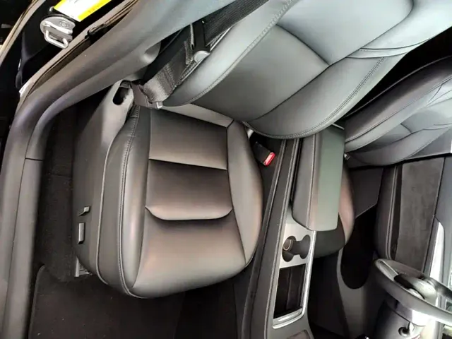 Tesla Model Y — Фото автомобиля 24