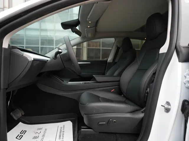 Tesla Model Y — Фото автомобиля 15