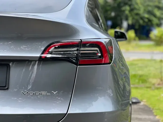 Tesla Model Y — Фото автомобиля 20