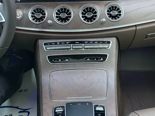 Mercedes-Benz E-Class — Фото автомобиля 11