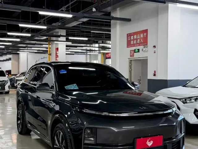 Li Auto L8 — Фото автомобиля 3