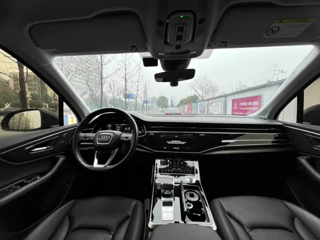 Audi Q7 — Фото автомобиля 12