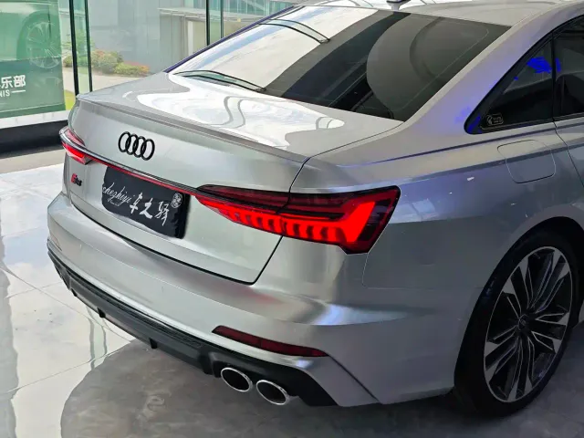 Audi S6 — Фото автомобиля 5