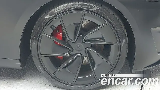 Tesla Model 3 — Фото автомобиля 6