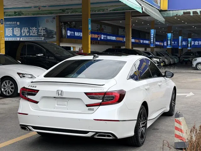 Honda Accord — Фото автомобиля 10