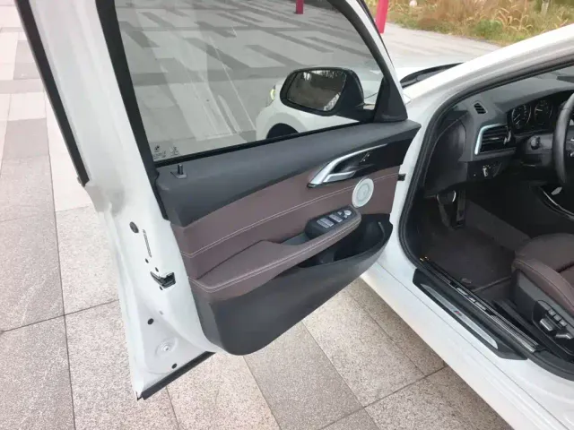 BMW 1 Series — Фото автомобиля 10