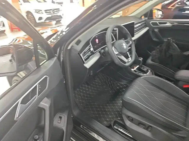 Volkswagen Tiguan L — Фото автомобиля 15