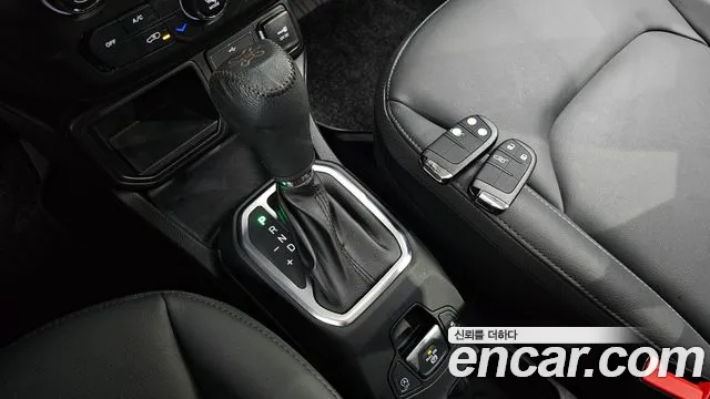 Jeep Renegade — Фото автомобиля 9