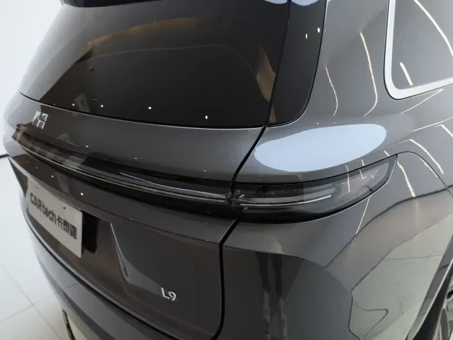 Li Auto L9 — Фото автомобиля 30