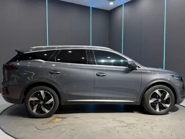 BYD Tang — Фото автомобиля 5
