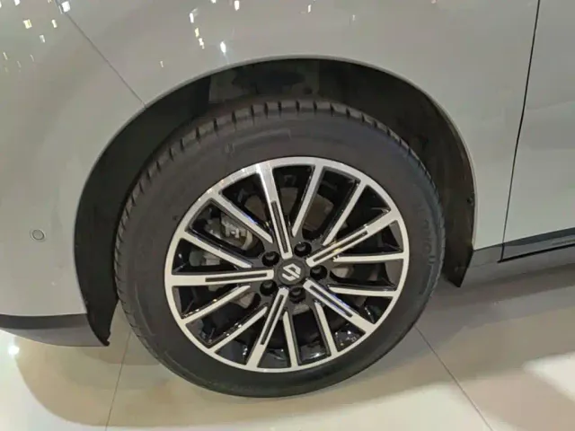Leapmotor B10 — Фото автомобиля 22