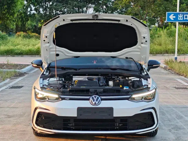 Volkswagen Golf — Фото автомобиля 18